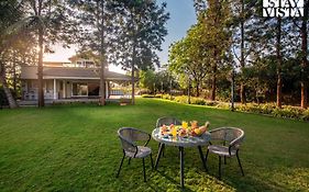 Stayvista'S Silver Grove - Serene Haven With Expansive Lawn & Terrace